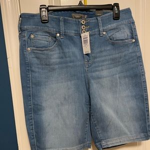 Torrid Bermuda jogging ss hip hugger.